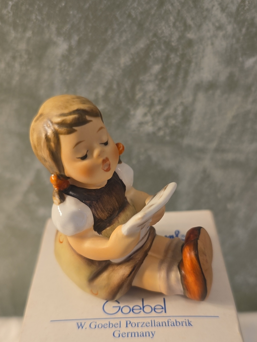 Goebel Hummel Porcelain Girl With Sheet Music #389 Year 1990 Vintage